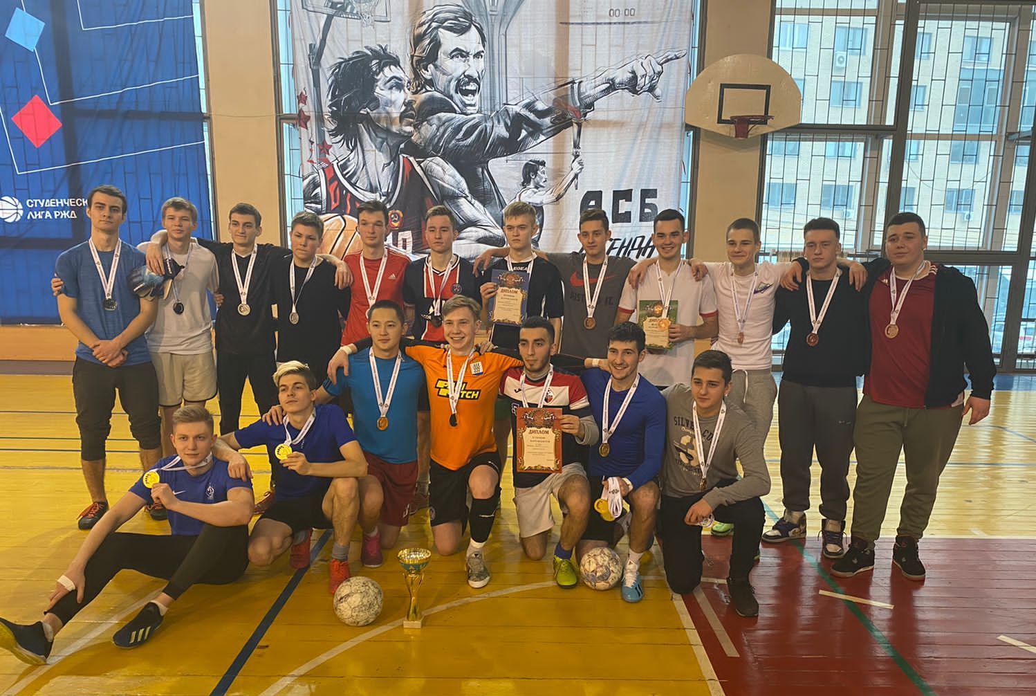 Студенты РУТ (МИИТ) приняли участие в новогоднем турнире по мини ...